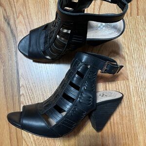 Vince Camuto Black Cone Heel Sandals - size 7